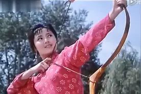 64岁姜黎黎晒与老公近照,在最红时为爱息影,女儿遗传美貌!视频封面