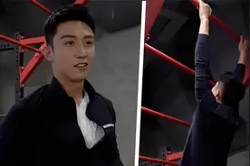 黄景瑜轻松挑战硬核引体向上，大秀臂力让人心动，片场也不忘健身视频封面