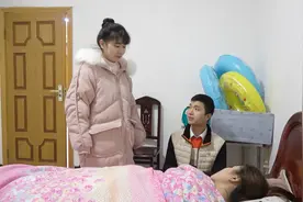 妻子一直昏迷不醒，小伙十分着急，无奈之下他只有这一个办法了