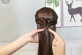 中长发的女生可以这样扎头发，日常减龄显气质，清爽干净又百搭