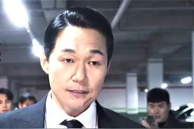 2023爆笑韩国喜剧电影《熊男》搞笑解说两只可爱小熊幻化人形视频封面