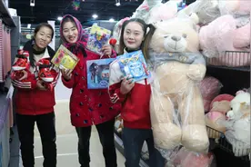 童年：虎妹过生日，妈妈带着去超市买毛绒大熊玩具，虎妹太幸福了视频封面