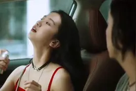 坐车搞笑系列：董洁赶时间，车上穿丝袜，翟天临：你是没见过吗？视频封面