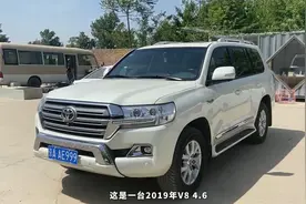 一代越野神车-丰田酷路泽，2019款V8 4.6当年落地多少钱？视频封面