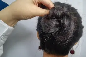 发量少丸子头怎么蓬松怎么扎，这个方法好用，慢动作分享给你们视频封面