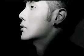 4秒的《贝贝》，李荣浩是否让你始于才华，陷于颜值被征服？视频封面