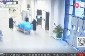 外籍女子网约车上突然生孩子，脐带还挂在上面，司机及时送医视频封面