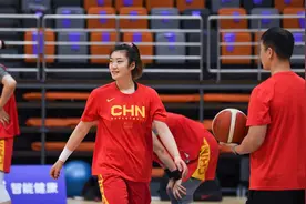 正播中国女篮VS新西兰，李梦冲击力太强，对手彻底慌了！