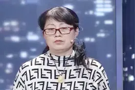 父母卖房供女儿出国念书，反遭女儿指责，调解员：全是父母的责任视频封面
