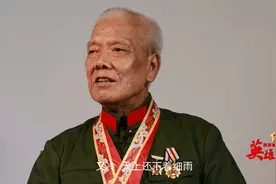 【我浴血南疆的英雄战友86】重伤不下火线救战友的助理军医韦恢复视频封面