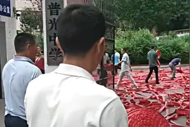 四川一中学放鞭炮庆祝中考佳绩，当地政府：家长此前已报备视频封面