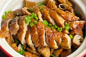 香煎脆皮大肠，出锅皮脆肉香，软嫩入味，入口爽脆回味无穷