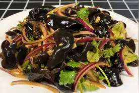 凉拌木耳最好吃的做法，爽口开胃，下酒下饭，营养健康又美味视频封面