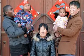 7年前，河南农村大叔娶非洲媳妇，生下两个混血儿子，如今怎样了视频封面