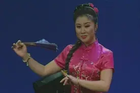 她是第一部《乡村爱情》里的小蒙妈，原来她的二人转如此好听！视频封面