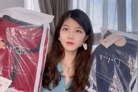 今年特别流行的针织衫+牛仔裙，款式减龄大方，穿上身后，超赞！视频封面