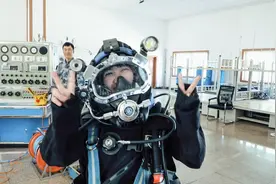 你不知道的海军 | 海军救捞队的潜水服到底多难穿？视频封面