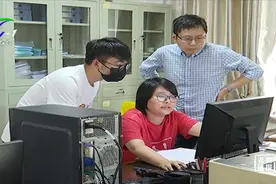 装了ETC走人工通道，一趟高速被两次收费，男子怒找相关部门退钱视频封面