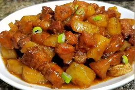 土豆红烧肉怎么做好吃，教你简单家常做法，口感软糯，好吃不油腻视频封面