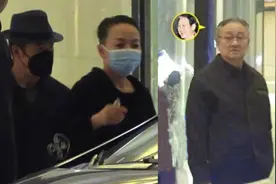 宋丹丹与张国立邓婕深夜聚会，三婚老公罕见现身，头发花白显老态视频封面