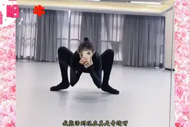 搞笑合集：小姐姐为表忠心给自己上锁。视频封面