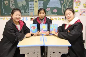 同学们用刮刮纸画画，没想画的一个比一个好看，太有才了