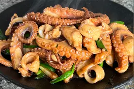 姜葱生炒八爪鱼的做法，出锅香气扑鼻，脆嫩爽口，好吃又下饭