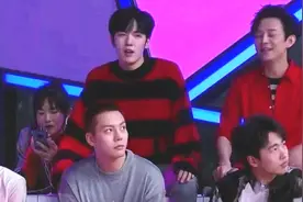 谢娜主持水平再被吐槽，录节目公然玩手机，这些主持人也曾被质疑视频封面