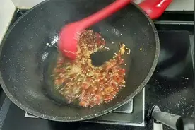 炸辣椒像我这样做，就着馒头吃每次都吃撑了，全年不断辣椒当菜吃视频封面