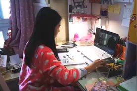 小韵开启网课学习模式，与几百人同时在线听课，一天7门课学不停视频封面