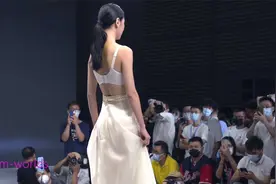 维多利亚的秘密：态度决定一切，习惯成就未来。视频封面