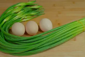 教你蒜薹炒鸡蛋的家常做法，步骤详细，鲜嫩入味下酒又下饭视频封面