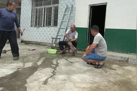 大叔行走农村阉猪40年，阉一头小猪只要一分钟，真是高手在民间视频封面