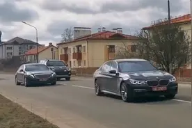 现场：俄罗斯代表团车队抵达第三轮俄乌谈判地，北京时间22时开始