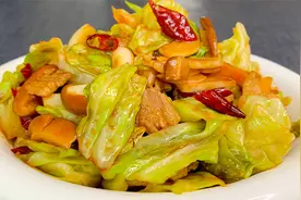 饭店一盘28元的醋溜包菜，在家成本不到3元，酸辣脆爽，解馋下饭视频封面