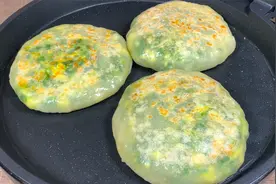 韭菜馅饼学会这样做，出锅不露馅不破皮，皮薄馅大，咬一口太香了视频封面