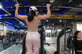 一周健身房训练4次，每天下午安排40分钟的部位训练，背部训练