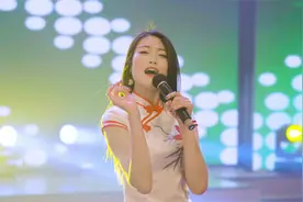 长腿美女欣茹这首《爱你在心口难开》唱得太甜了，听不够！视频封面