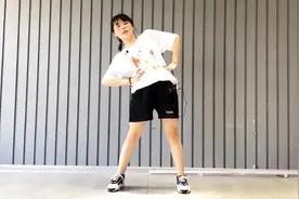 非常流行的扭腰舞慢动作分解，想要S型腰的小姐姐们，快来学习吧视频封面