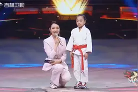 高手在民间：6岁女孩现场展示花式翻跟头，惊艳全场，观众都呆了视频封面