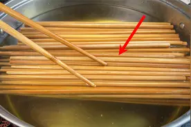 新买的筷子这样处理一下，一年都不发霉不生菌，每家每户都需要