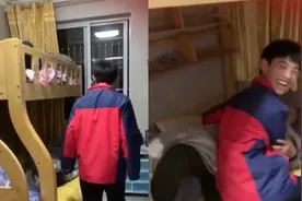 男孩晚自习回家突然发现爷爷来了，进屋那一刻由惊吓变成惊喜视频封面