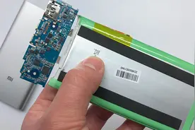 拆解小米18W快充充电宝，99元的售价，这做工你觉得如何？