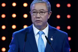 国际奥委会副主席于再清飞抵东京，一个人走出”大佬来了“的感觉视频封面