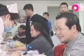 令人暖心！执念“救死扶伤”，八旬志愿者用爱温暖余生