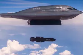 造价比航母还贵，24亿美金打造的B2轰炸机，究竟有多强？视频封面