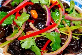 凉拌木耳既安全又好吃的做法，泡发好只要3分钟，清脆爽口又解腻视频封面