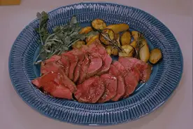 下饭片全剧终，两位美女烤了奢侈牛肉，味道美妙绝伦视频封面