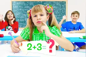 学校今天数学考试，小女孩不会做题，同学帮忙辅导拿第一视频封面