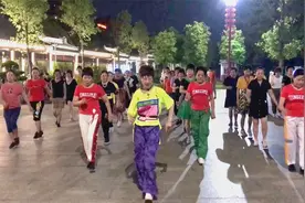 8步恰恰《燃烧的爱火》现场教学，这舞步最近很火视频封面